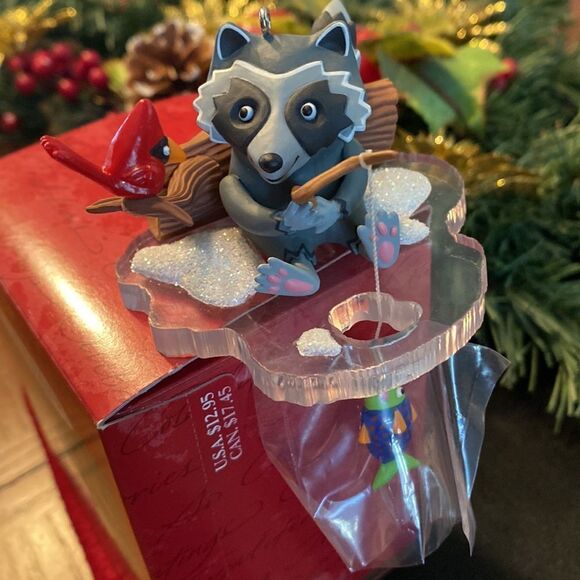 Hallmark Keepsake Ornament The Fishing Hole 2000 - Picture 2 of 10